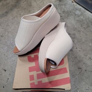 Fitflop Imogen Straw Raffia Slides, size 6, NWT (in box), color-raffia
